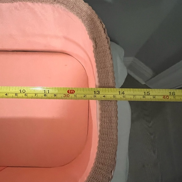 SEWING BASKET- VINTAGE- LARGE FLORAL WITH REMOVABLE TRAY/ FOOTED BOTTOM - Picture 7 of 13